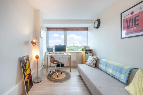 2 bedroom flat for sale, Aragon Tower, George Beard Road, London, SE8