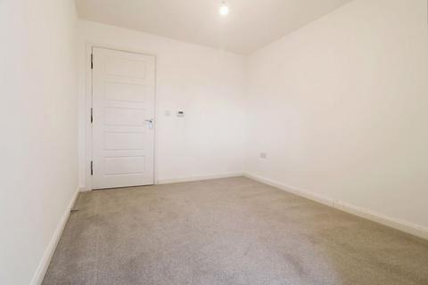 Flat 14, 1 Kenyon Way, Slough, SL3 8AL