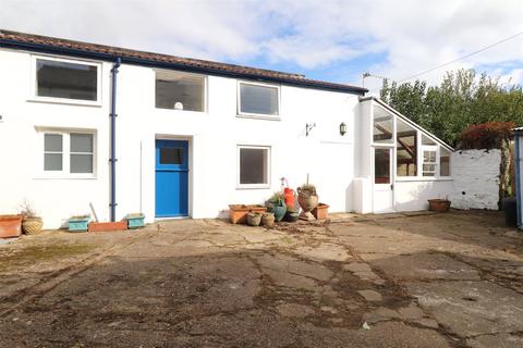 2 bedroom detached house to rent, Wrafton Road, Braunton, Devon, EX33