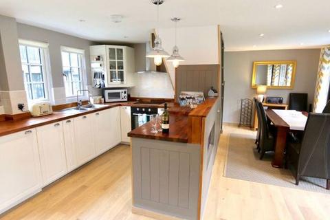 undefined, 20 Tudor Court, Tolroy Manor