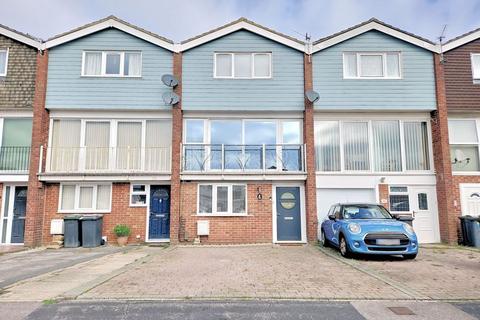 4 bedroom townhouse for sale, Gale Moor Avenue, Gosport PO12