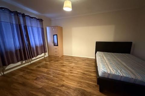 undefined, Sparrow Farm Drive, Feltham, TW14