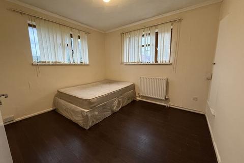 undefined, Sparrow Farm Drive, Feltham, TW14