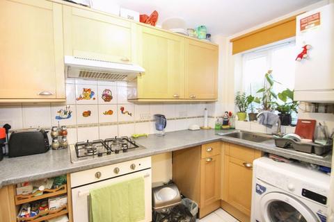 1 bedroom maisonette to rent, Oakcroft Close, Pinner, Middlesex