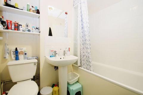 1 bedroom maisonette to rent, Oakcroft Close, Pinner, Middlesex