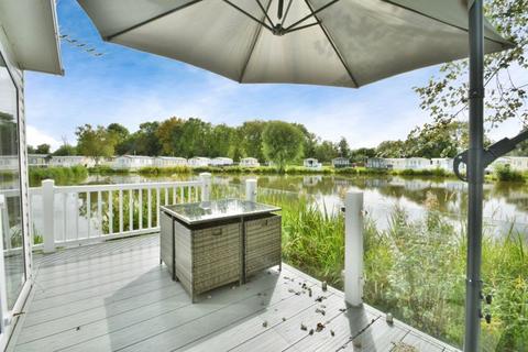 2 bedroom park home for sale, Mallard Lake, Cotswold Hoburne, Cotswold Lakes