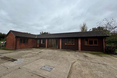 2 bedroom detached bungalow to rent, Shenmore, Hereford