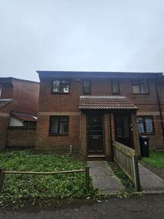 2 bedroom semi-detached house to rent, Hawthorn Close, Bristol