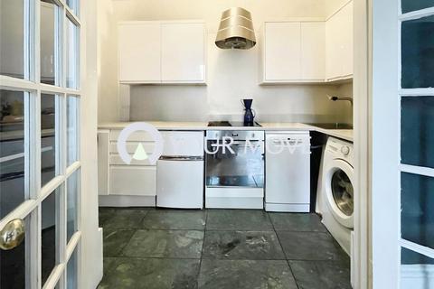 2 bedroom flat to rent, Stratheden Road, London SE3