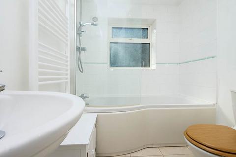 2 bedroom terraced house to rent, Lower Ebor Street, York YO23