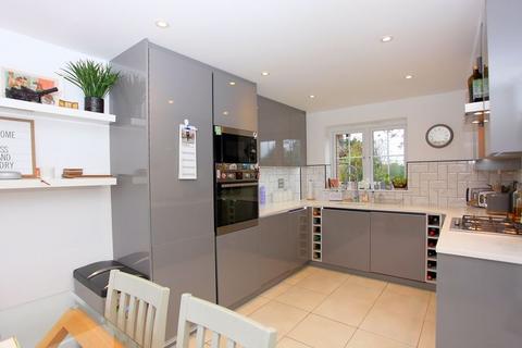 6 Abrahams Close, Amersham, HP7 9FA