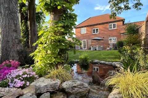 6 Abrahams Close, Amersham, HP7 9FA