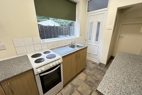 2 bedroom ground floor flat to rent, 75 Pingle Road, Millhouses, Sheffield S7 2LL