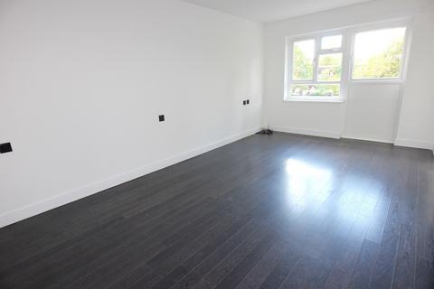 1 bedroom flat for sale, Badburgham Court, Waltham Abbey EN9