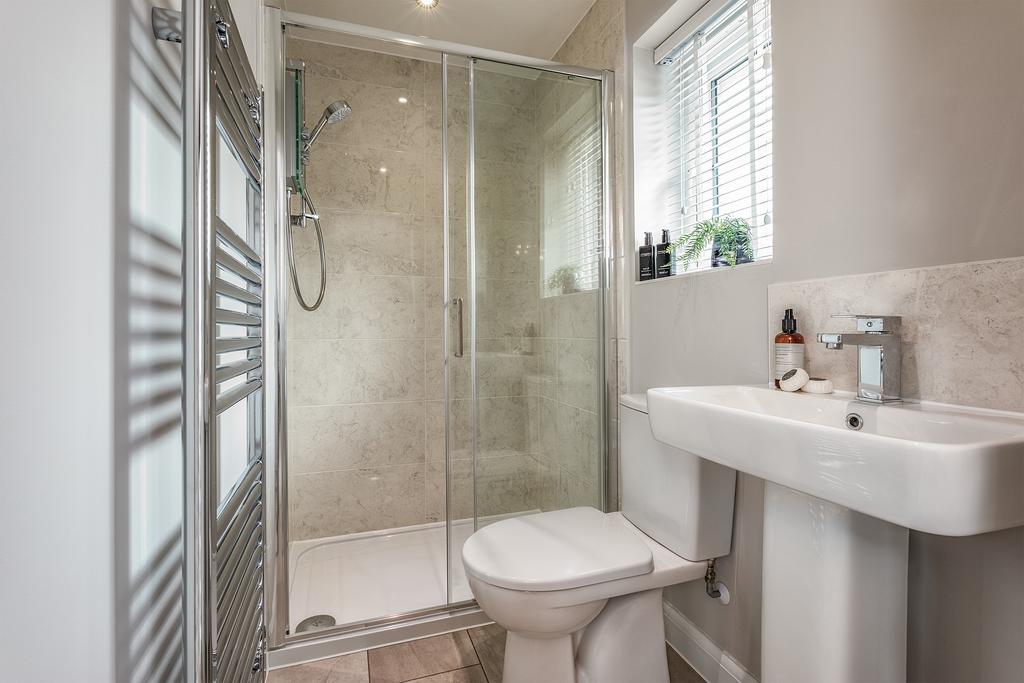 En suite bathroom in the Alderney 4 bedroom home