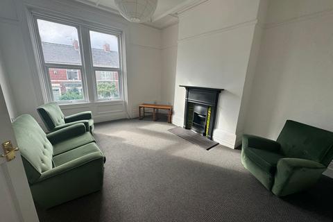 3 bedroom terraced house to rent, Heaaton Park Road, Newcastle upon Tyne NE6