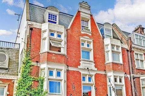 2 bedroom apartment for sale, Station Road, Redhill, Surrey