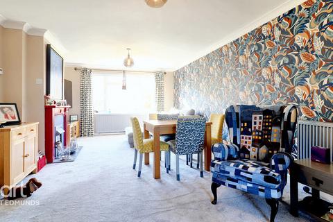 3 bedroom terraced house for sale, Mcintyre Walk, Bury St Edmunds