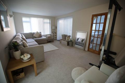 6 bedroom semi-detached house for sale, Renishaw Drive, Leicester