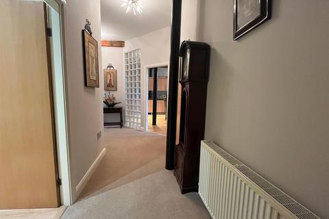 2 bedroom apartment for sale, Wedneshough Green, Hyde SK14