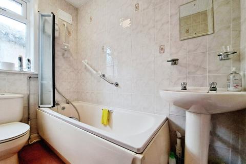 8 Ivylea Road, Manchester, M19 1WT