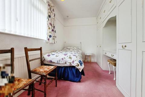 8 Ivylea Road, Manchester, M19 1WT