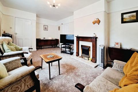 8 Ivylea Road, Manchester, M19 1WT