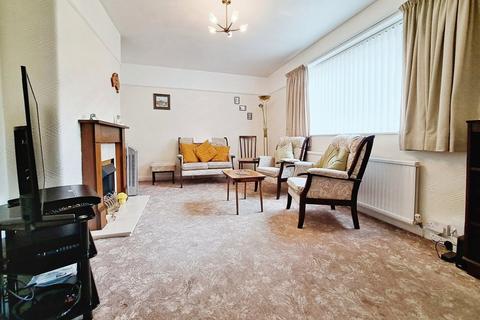 8 Ivylea Road, Manchester, M19 1WT