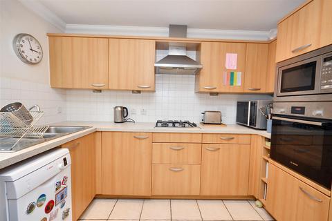 2 bedroom flat for sale, St. Annes Road, Eastbourne