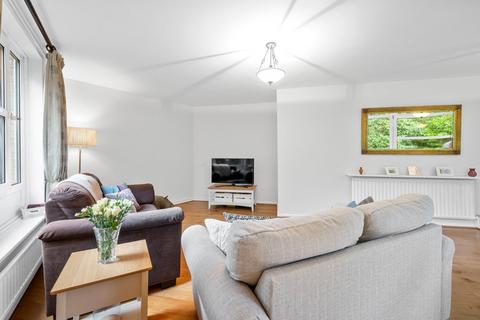 2 bedroom apartment for sale, Heathside, Weybridge, KT13