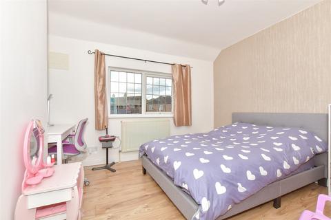 7 Cripps Close, Aylesham, Canterbury, CT3 3BX