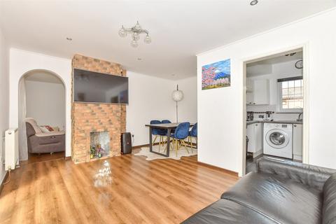 7 Cripps Close, Aylesham, Canterbury, CT3 3BX