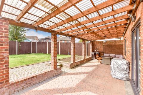 7 Cripps Close, Aylesham, Canterbury, CT3 3BX