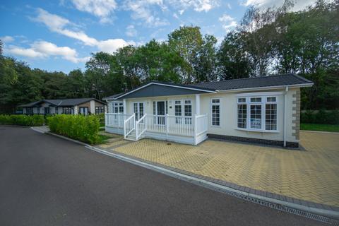 2 bedroom park home for sale, Godalming, Surrey, GU8