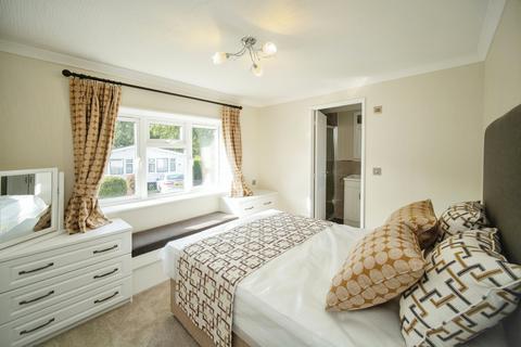 2 bedroom park home for sale, Godalming, Surrey, GU8