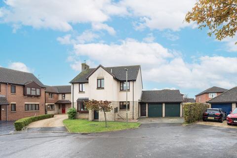 4 bedroom detached house for sale, Tangmere Close, Bicester OX26