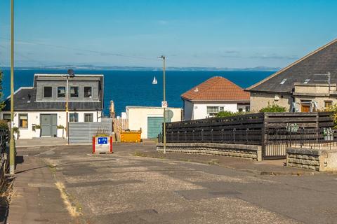 3 bedroom bungalow to rent, Milton Drive, Edinburgh, Midlothian, EH15