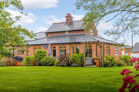 4 bedroom cottage for sale, The Willows, Kelham Road, Newark