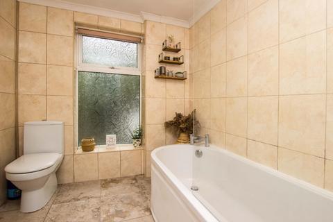 3 bedroom end of terrace house for sale, Robin Bank Road, Darwen