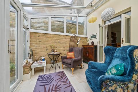 34 Queens Road, Teddington, TW11 0LR