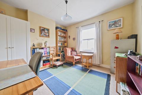 34 Queens Road, Teddington, TW11 0LR