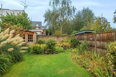 34 Queens Road, Teddington, TW11 0LR