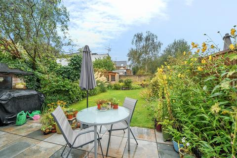 34 Queens Road, Teddington, TW11 0LR