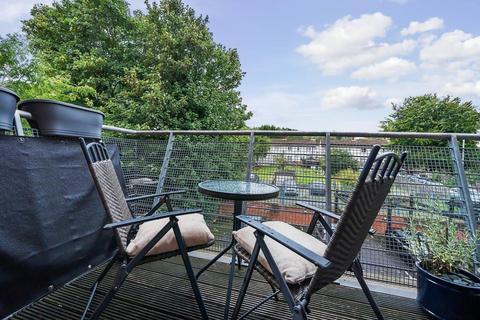 2 bedroom flat for sale, High Wycombe,  Buckinghamshire,  HP11