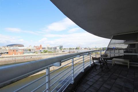 1 bedroom apartment for sale, Sovereign Quay, Cardiff CF10