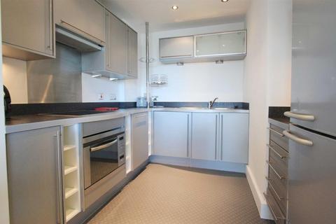 1 bedroom apartment for sale, Sovereign Quay, Cardiff CF10