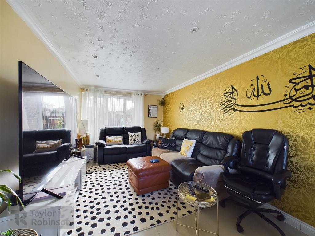 Langley Green, Crawley 3 bed house for sale £375,000