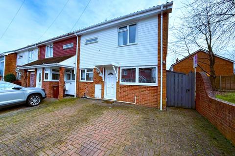 3 bedroom end of terrace house for sale, Queendown Avenue, Rainham