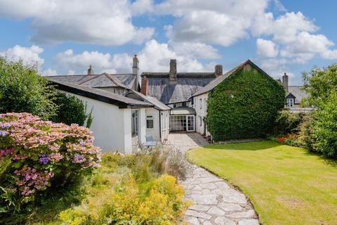 4 bedroom character property for sale, The Square, Winkleigh, EX19