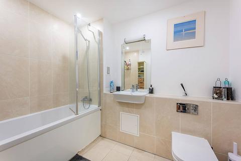 2 bedroom flat to rent, Bloemfontein Road, White City, London, W12